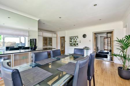 Dining & Kitchen