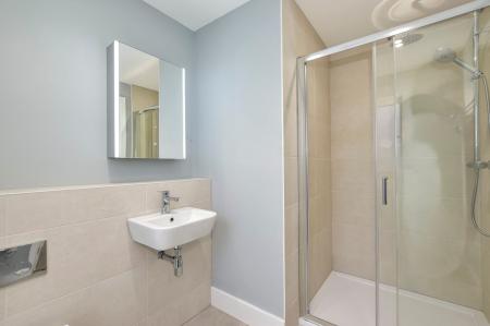 En suite to Bedroom 3