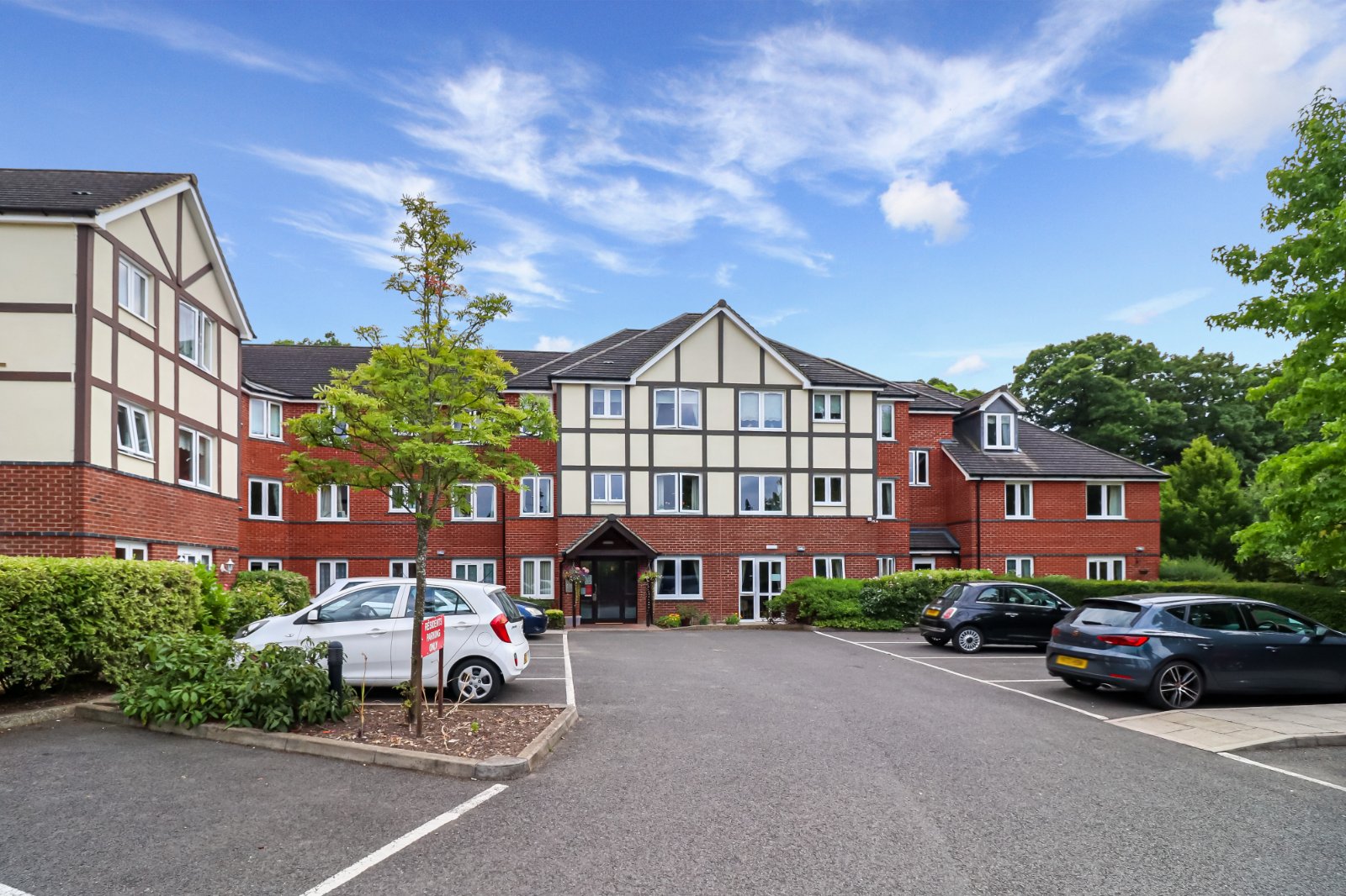 2 bedroom Flat for sale in Watford