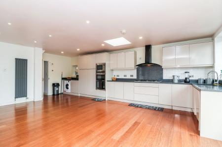 Open Plan Kitchen-Dining Room