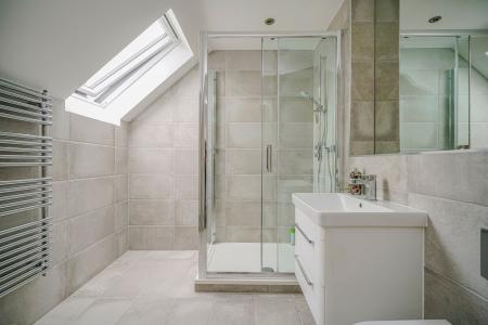 Ensuite Shower Room-WC to Master Bedroom