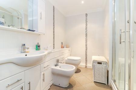 Ensuite to Bedroom 1