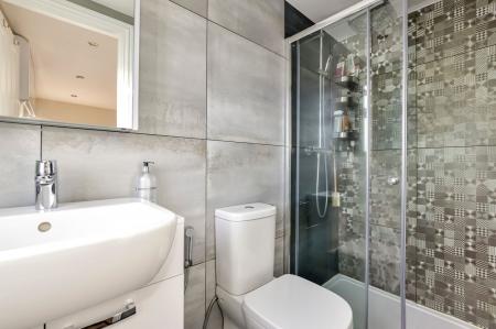 EN SUITE TO BEDROOM 1