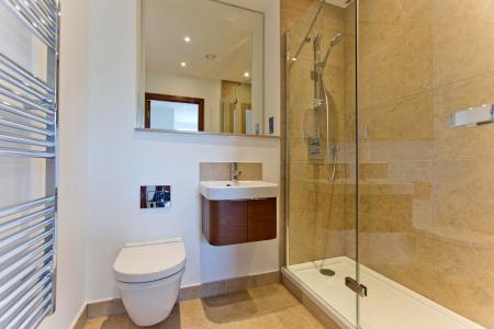 En suite shower
