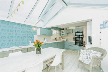 7seafieldclose-kitchen3.jpg