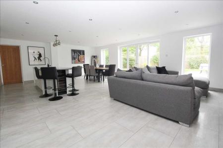 Family Room - Kitchen