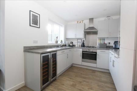 Family Room - Kitchen