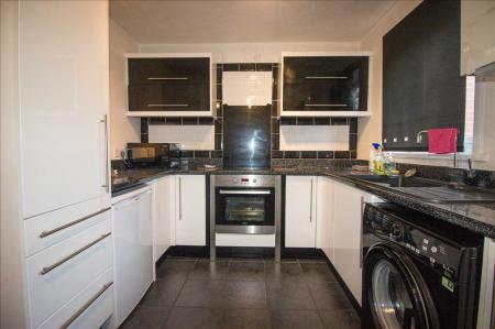 Kitchen / Dining Area