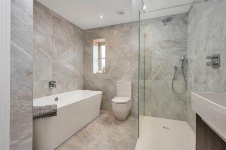 ENSUITE BATH/SHOWER ROOM