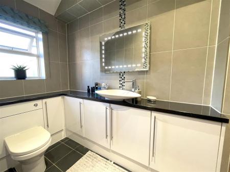 ENSUITE SHOWER ROOM