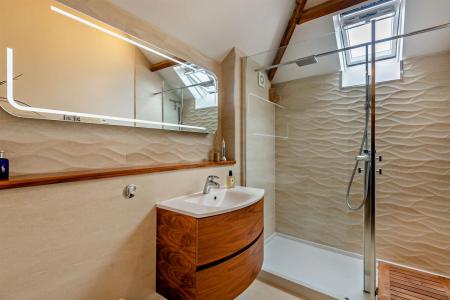 ENSUITE SHOWER ROOM