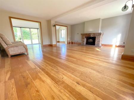 LIVING/DINING ROOM