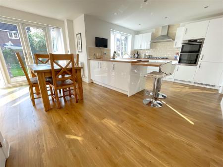 OPEN PLAN LIVING/DINING KITCHEN