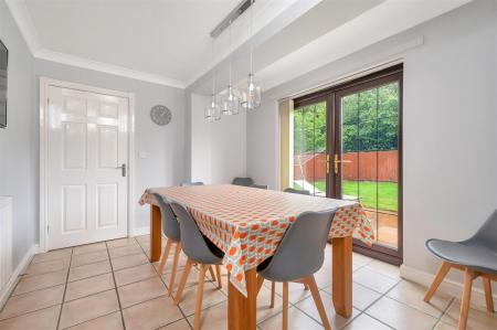 DINING/BREAKFAST ROOM