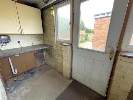 REAR ENTRANCE PORCH/UTILITY