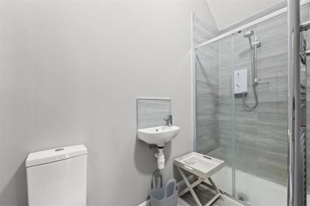 ENSUITE SHOWER ROOM