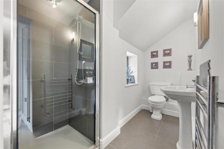 GROUND FLOOR SHOWER/CLOAK ROOM