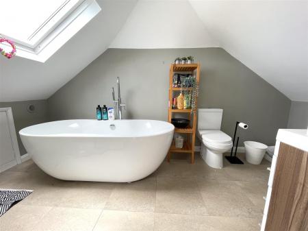 ENSUITE BATHROOM