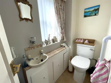 GROUND FLOOR CLOAK ROOM