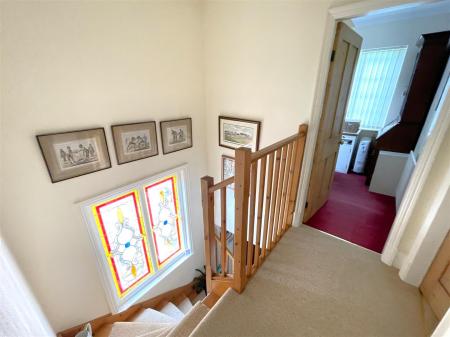 FIRST FLOOR GALLERIED LANDING