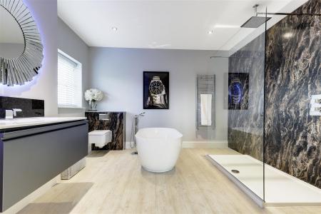 MASTER ENSUITE