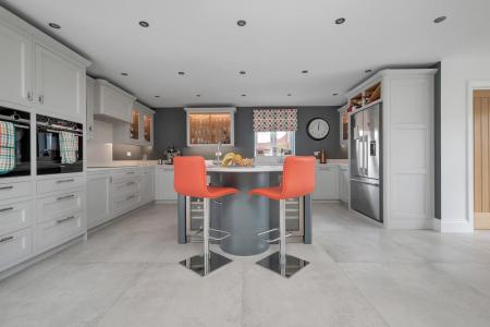 OPEN PLAN LIVING/DINING KITCHEN