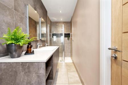 MASTER ENSUITE SHOWER ROOM