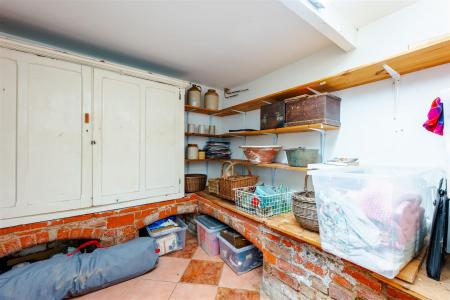 PANTRY/UTILITY ROOM