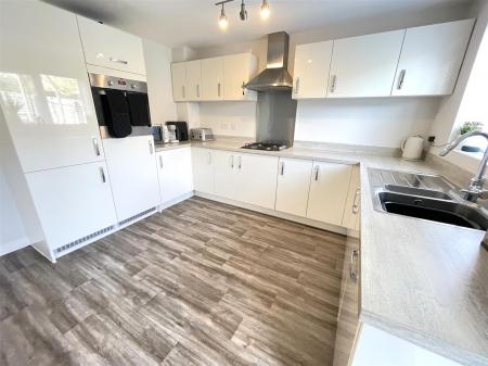 OPEN PLAN LIVING/DINING KITCHEN