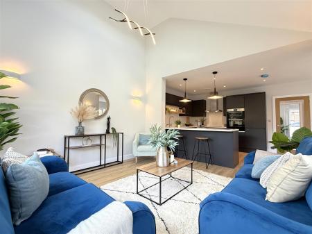 L SHAPED LIVING/DINING KITCHEN
