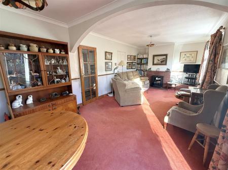 OPEN PLAN LIVING/DINING ROOM