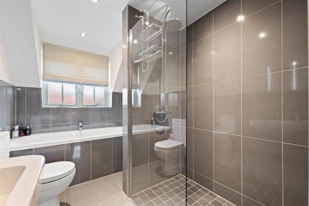 ENSUITE BATHROOM