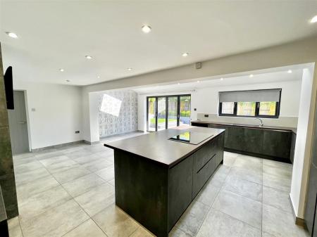 OPEN PLAN LIVING/DINING KITCHEN