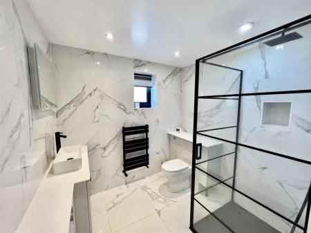 ENSUITE SHOWER ROOM