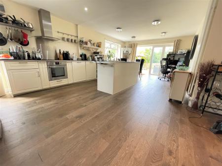 OPEN PLAN LIVING/DINING KITCHEN