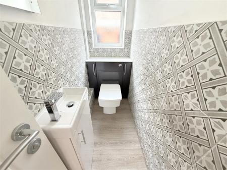 GROUND FLOOR CLOAK ROOM