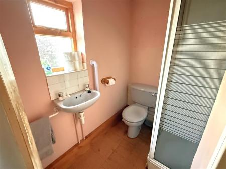 GROUND FLOOR SHOWER ROOM