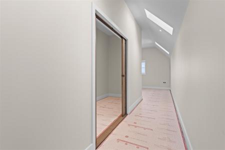 WALK IN WARDROBE/DRESSING ROOM