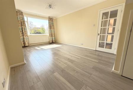 SITTING/DINING ROOM