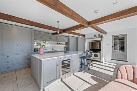 LIVING KITCHEN