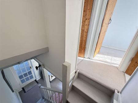 FIRST FLOOR LANDING