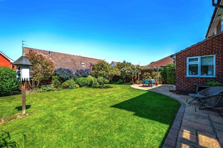 5 Banks Crescent-10.jpg
