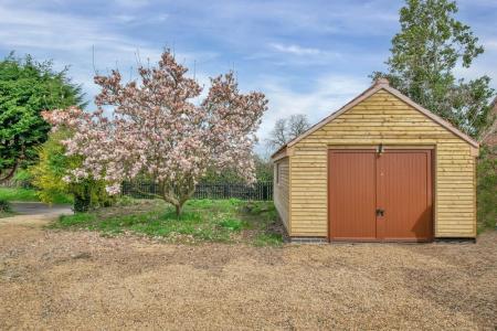 GARAGE / WORKSHOP