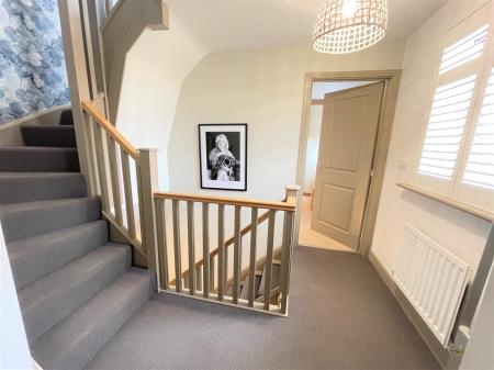 FIRST FLOOR LANDING