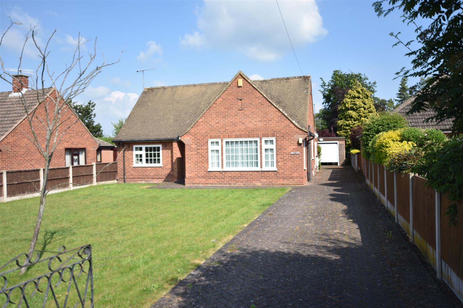 3 bedroom Detached Bungalow for sale in Newark