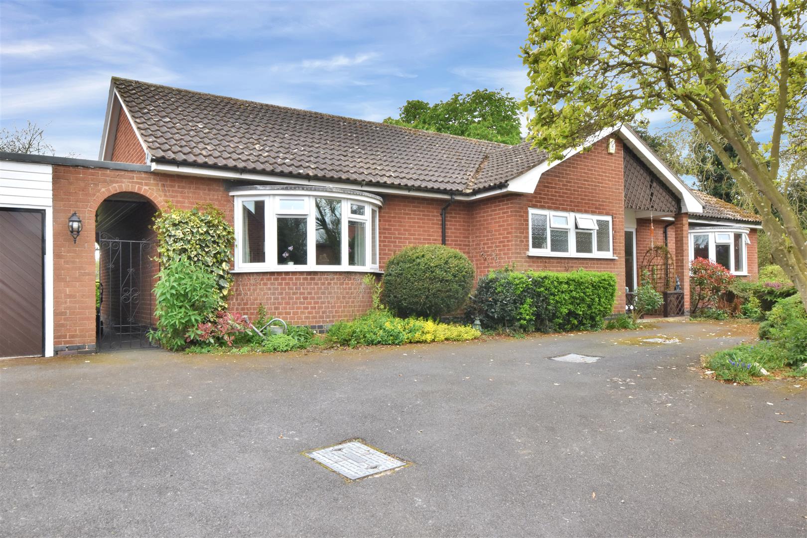 3 bedroom Detached Bungalow for sale in Newark