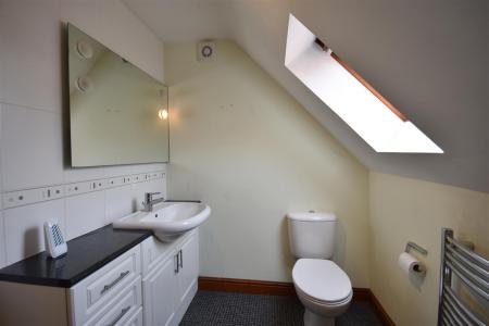 EN-SUITE SHOWER ROOM