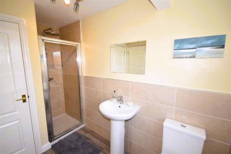 EN-SUITE SHOWER ROOM