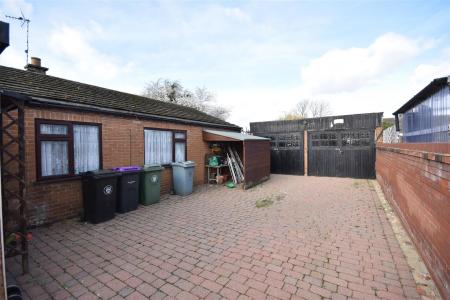 DOUBLE GARAGE