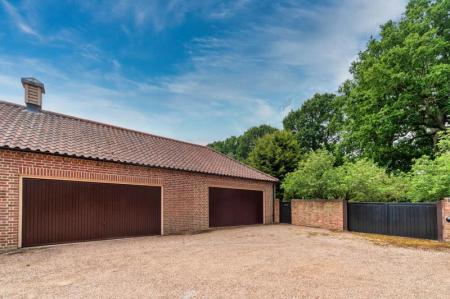 DOUBLE GARAGE